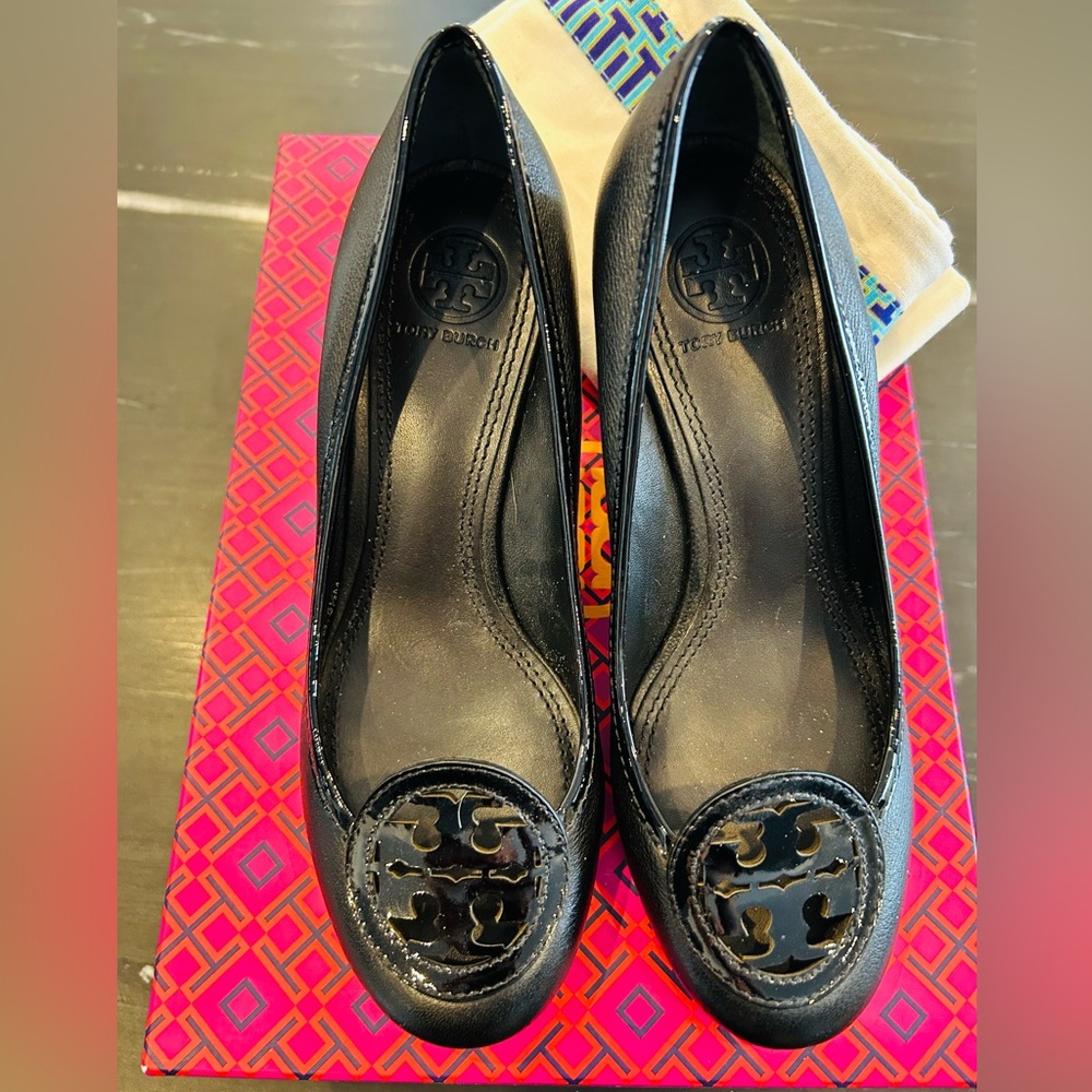 Tory Burch Black Sally Wedge - NWT Sz. 5.5